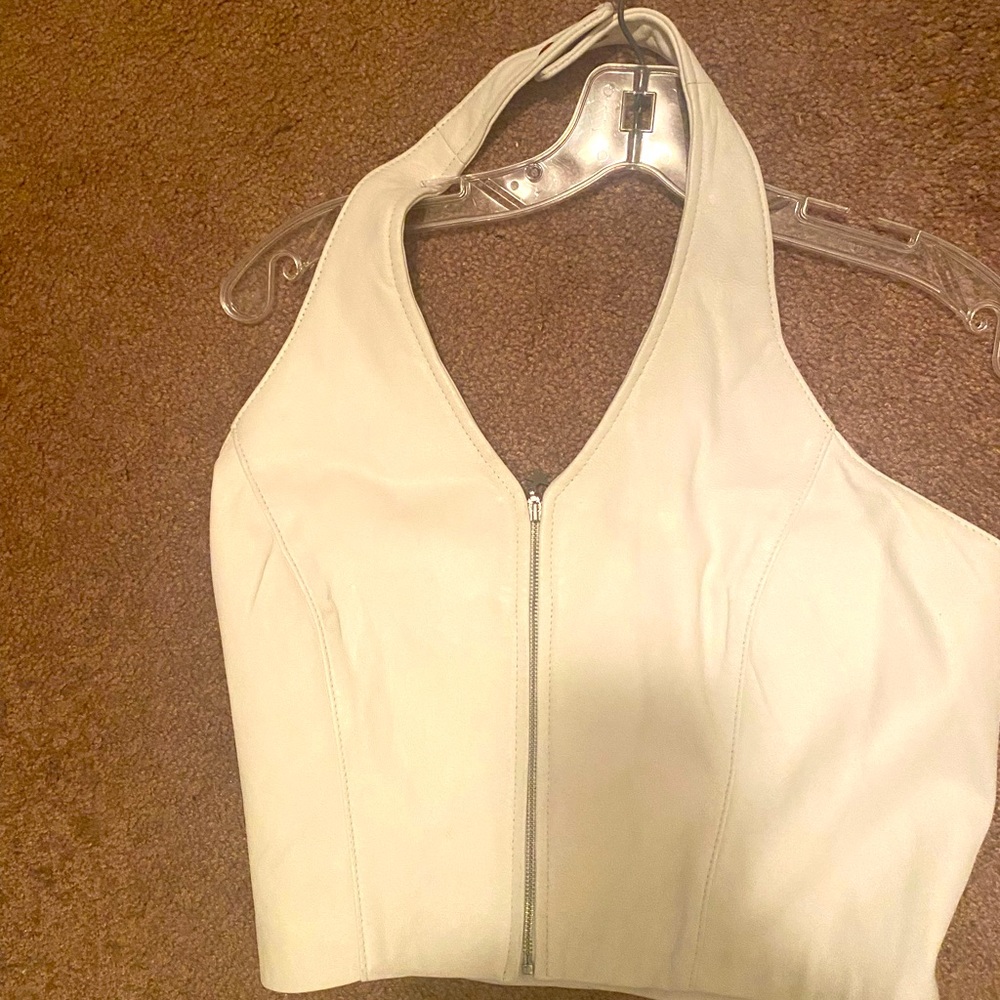Leather Halter Tommy Hillfiger
Size M New with tags 
Smoke free environment